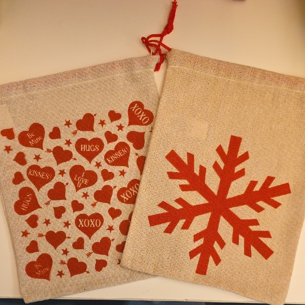 ❤️NWOT❤️ Red Snowflake & Hearts Holiday Gift Bags BONUS BAG INCLUDED